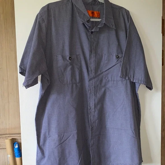 Two Men's Stylish Button-Down RED KAP work shirts - Picture 6 of 8